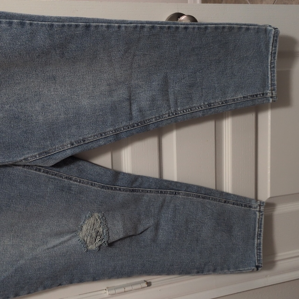 High rise Ripped Light Blue Jeans - Picture 3 of 6